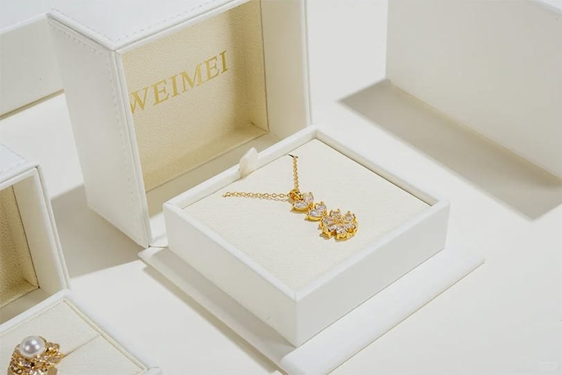 Custom Rigid Box with Jewelry