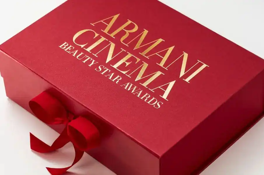 Magnetic foldable gift box