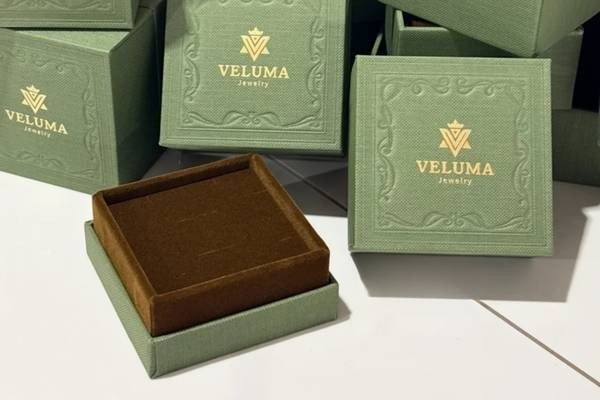 Bracelet box insert sample with velvet jewelry support Bracelet box insert sample with velvet jewelry support