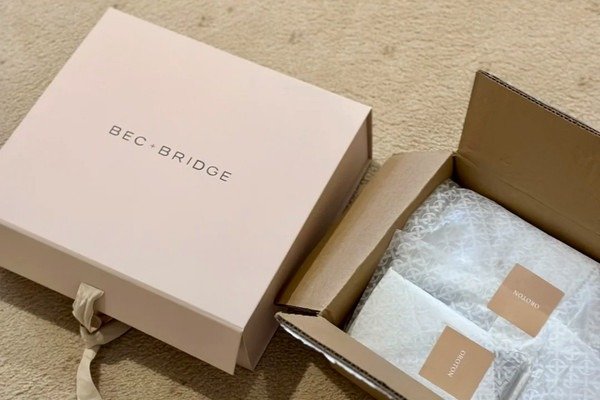 Comparison of magnetic rigid box, lid-and-base box, foldable box, and mailer box for clothing