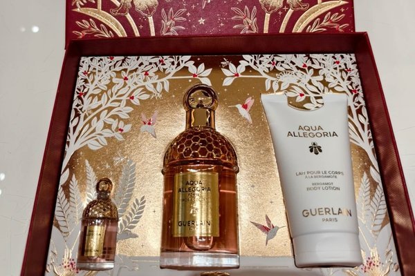 Custom printed cosmetic boxes with premium finishes and protective inserts