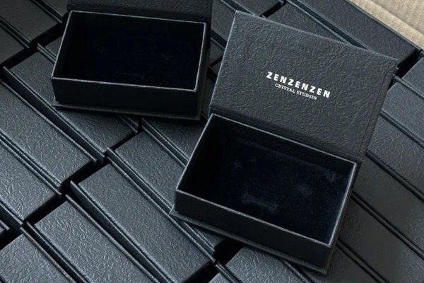 Custom bracelet box with dark velvet and gold logo