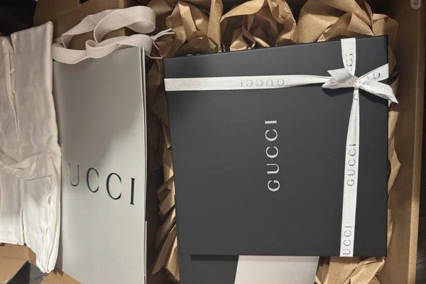 Luxury black magnetic closure gift box with custom insert