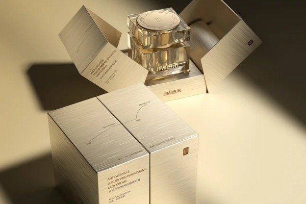Luxury skincare outer box showing product protection and shelf display