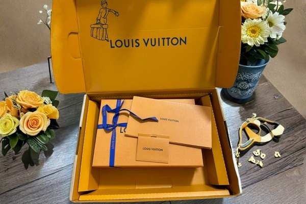 Alt: Premium corrugated mailer box with rigid gift box inside Premium corrugated mailer box with rigid gift box inside